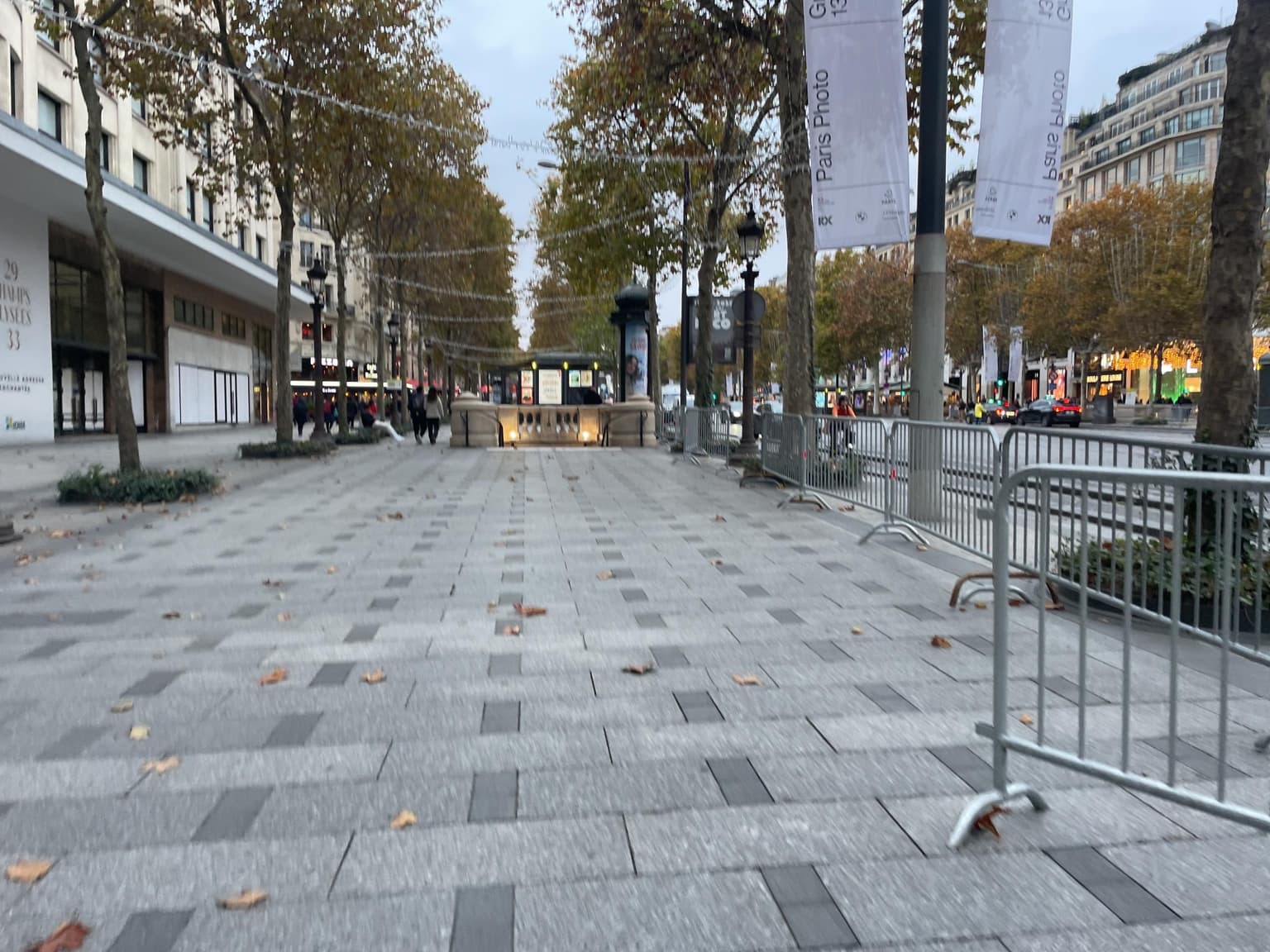 Photo de 27 AVENUE DES CHAMPS ELYSEES